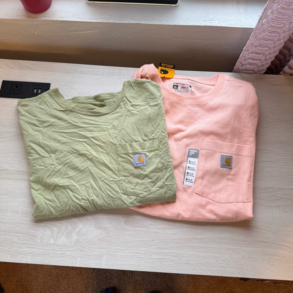 Women’s Carhartt Tshirts (lot of 2)